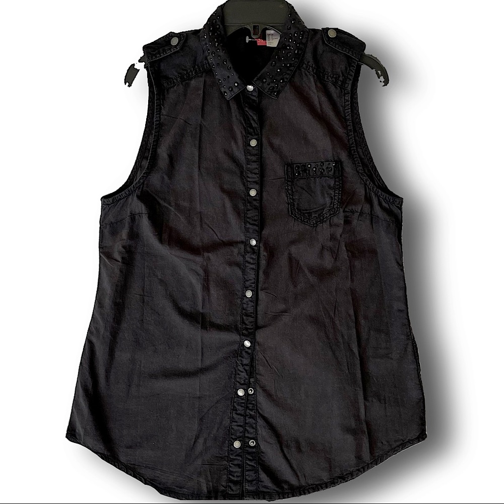 Black Sleeveless Shirt